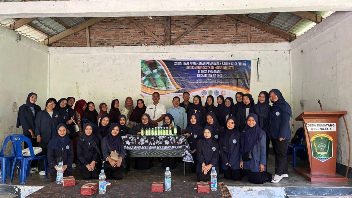 Sosialisasi Pembuatan Sabun Cuci Piring Untuk meningkatkan Pemahaman Home Industri di Dusun si ria-ria, Desa Pematang, Kec. Na IX-X Oleh Mahasiswa Penddidikan Matematika FKIP Universitas Labuhanbatu